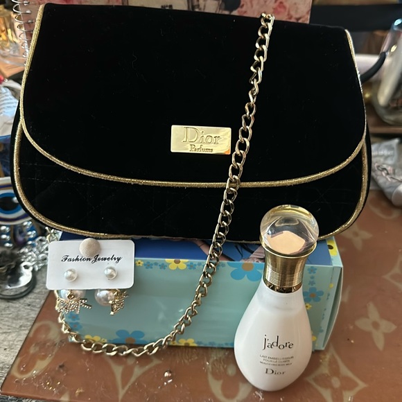 Dior crossbody Velvet 👜 - Picture 1 of 6